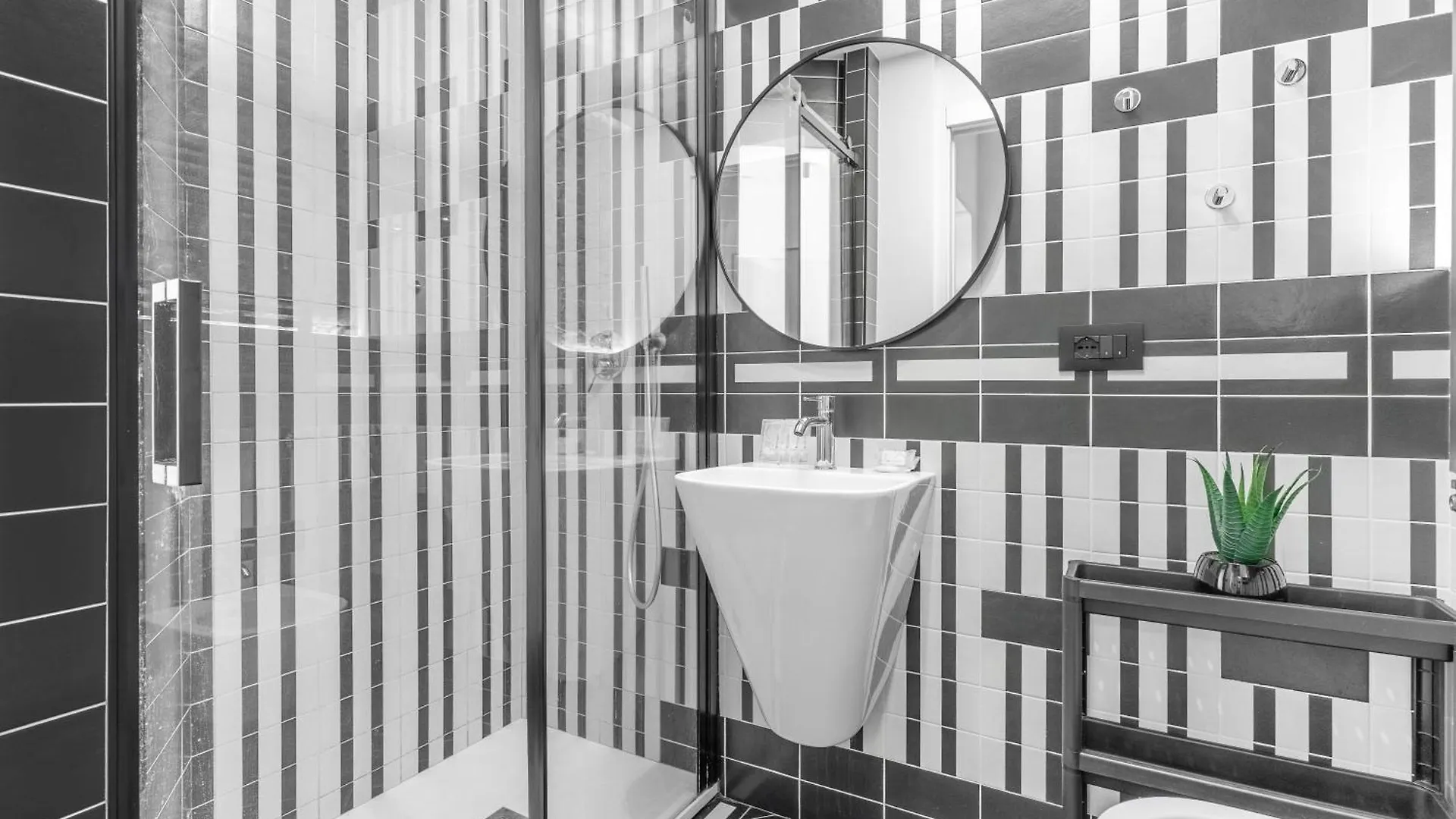 Cre12 -Loreto - Duomo- Design - Elegant - Modern Milánó Apartman